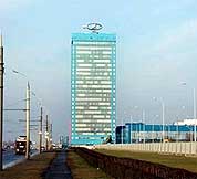 В 2004 году на ОАО «АВТОВАЗ» был изготовлен 717 981 автомобиль, в том числе 92 966 штук для экспорта. Годовой план выполнен на 100,4 процента